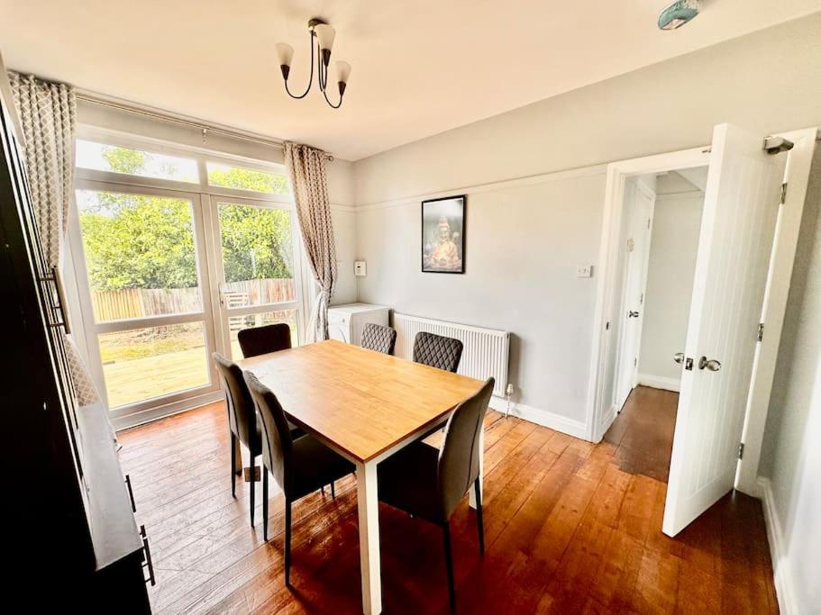 5 Bed Property In Se12 London Exterior photo