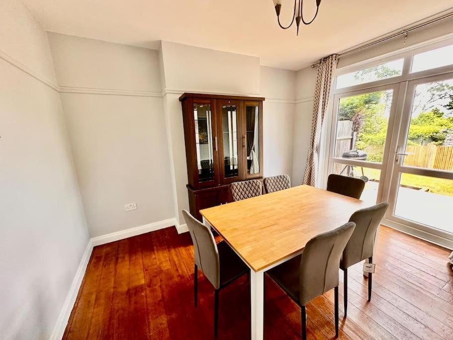 5 Bed Property In Se12 London Exterior photo