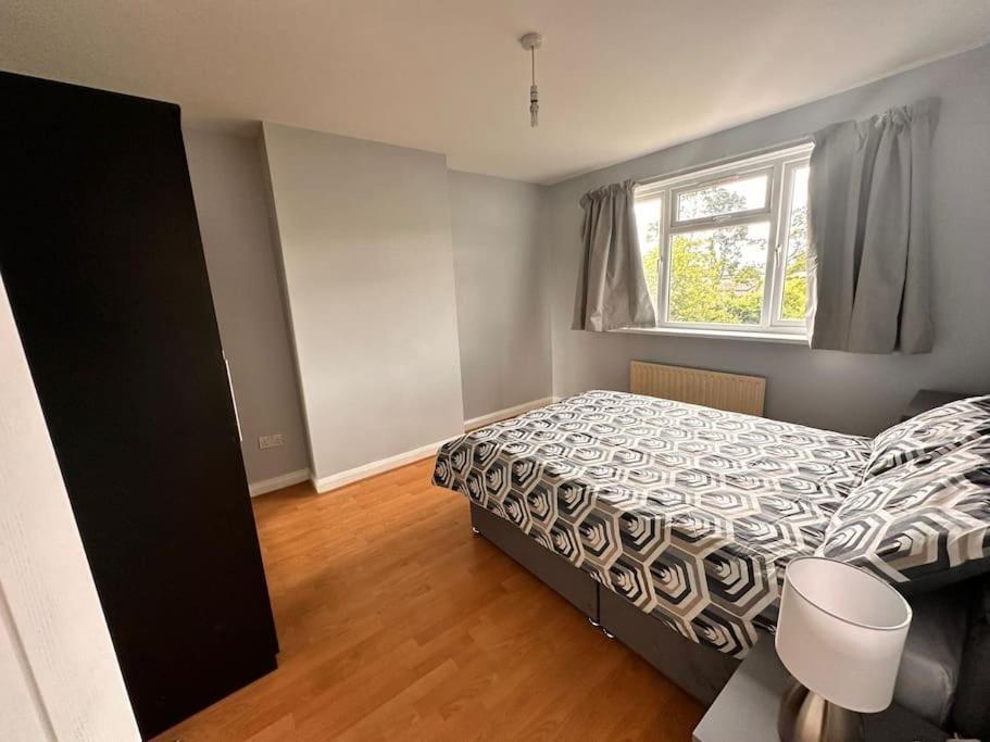 5 Bed Property In Se12 London Exterior photo