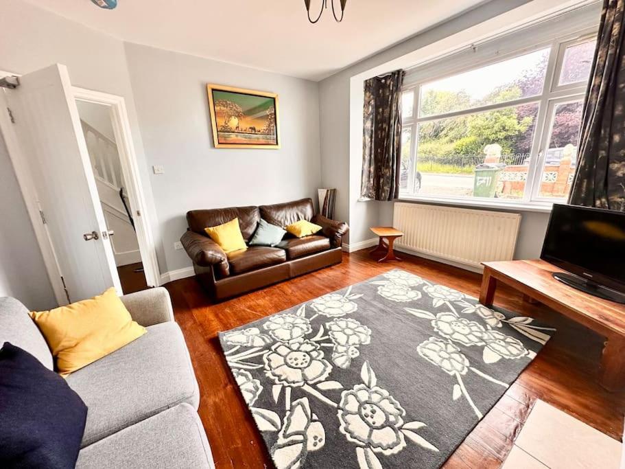5 Bed Property In Se12 London Exterior photo