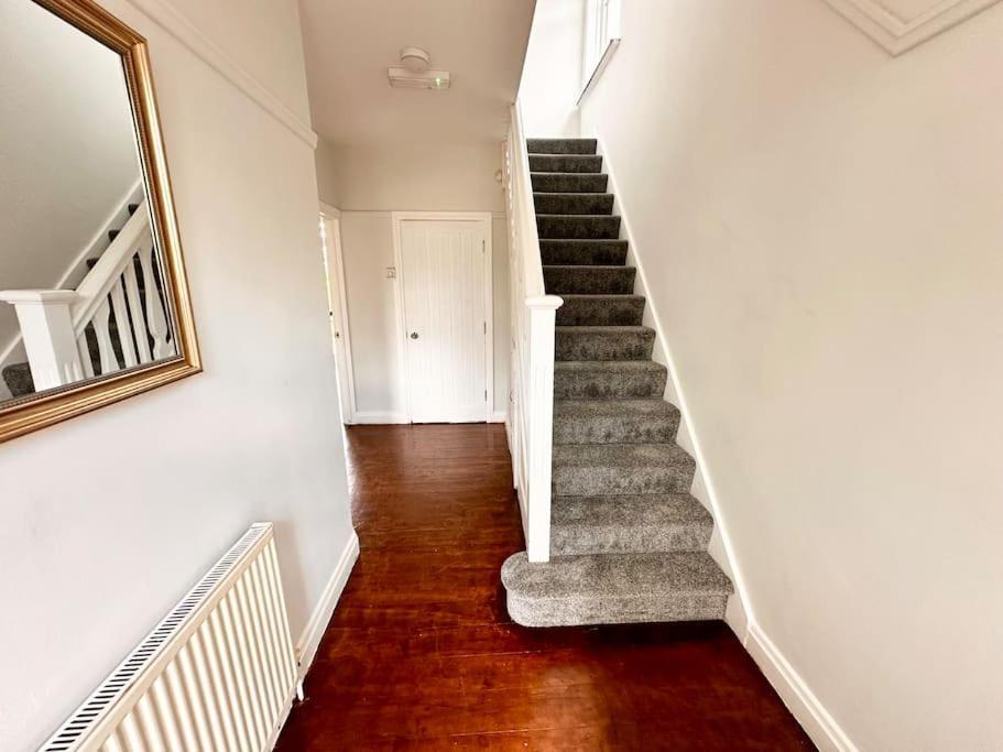 5 Bed Property In Se12 London Exterior photo